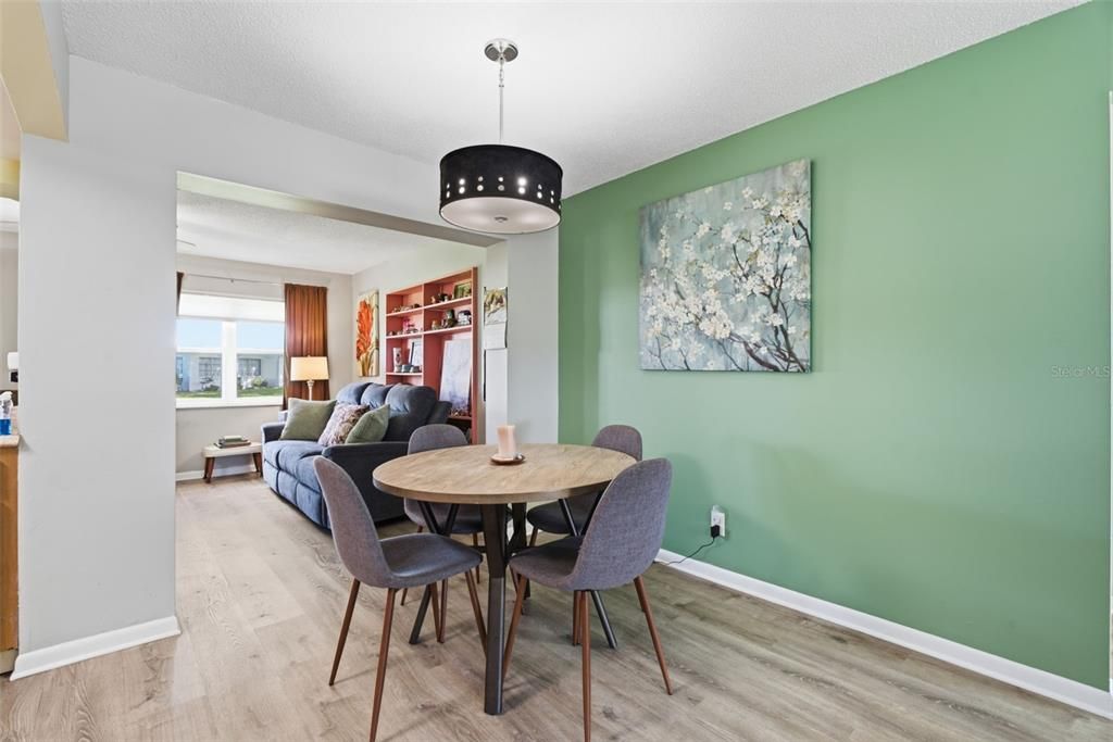 En Venta: $329,900 (2 camas, 2 baños, 1103 Pies cuadrados)