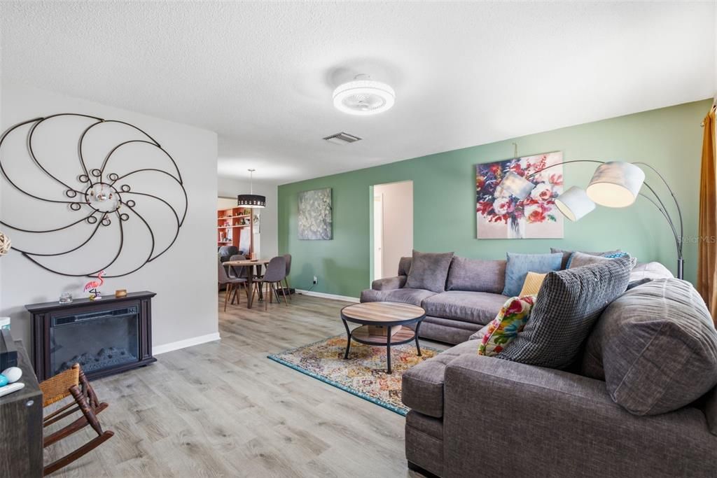 En Venta: $329,900 (2 camas, 2 baños, 1103 Pies cuadrados)