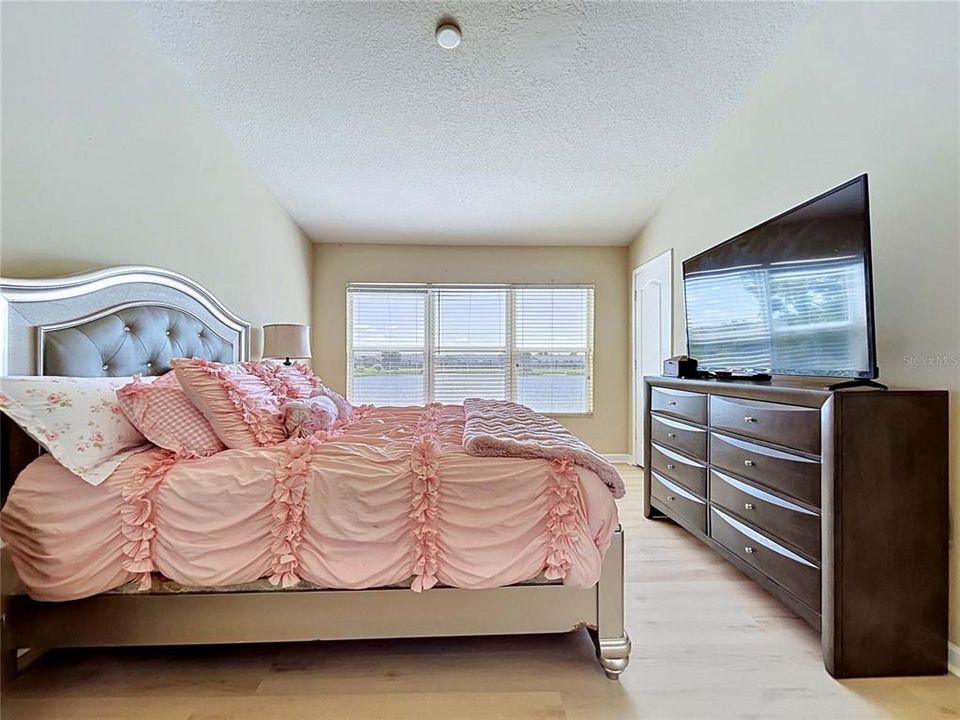For Sale: $257,900 (3 beds, 2 baths, 1644 Square Feet)
