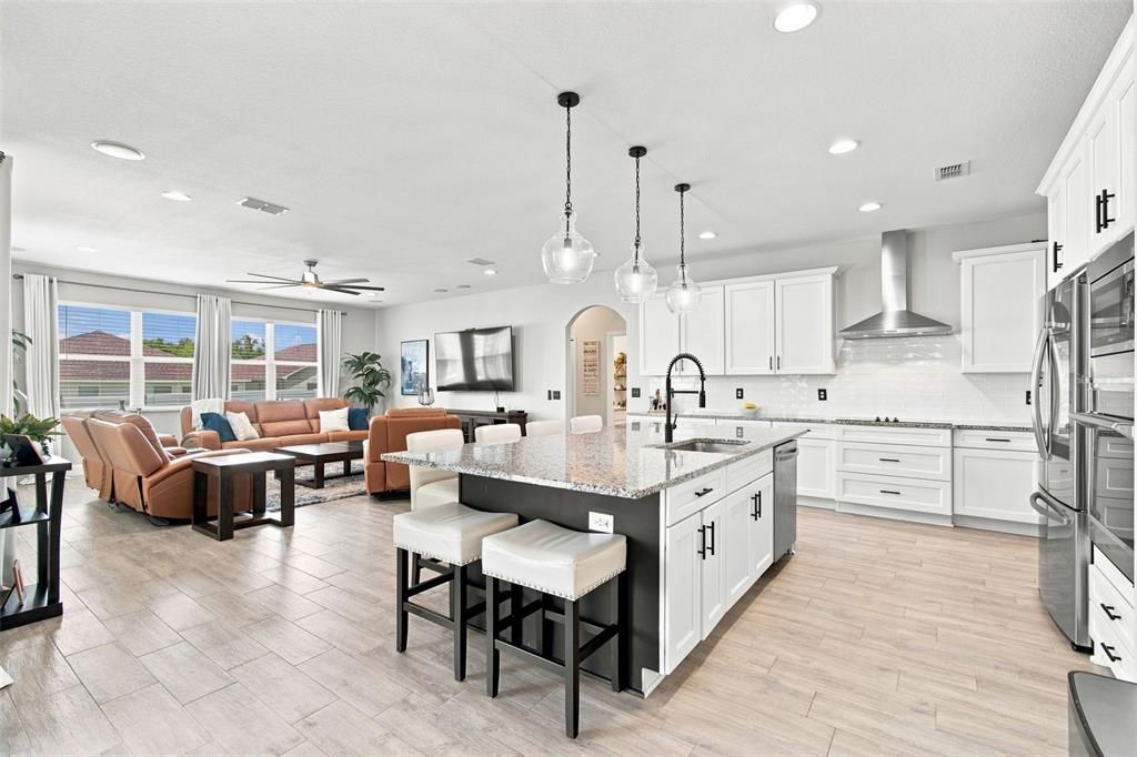 For Sale: $650,000 (4 beds, 3 baths, 2882 Square Feet)