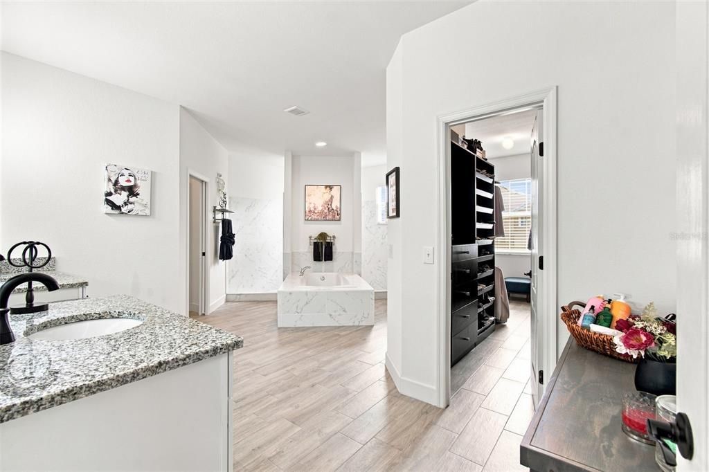 For Sale: $650,000 (4 beds, 3 baths, 2882 Square Feet)