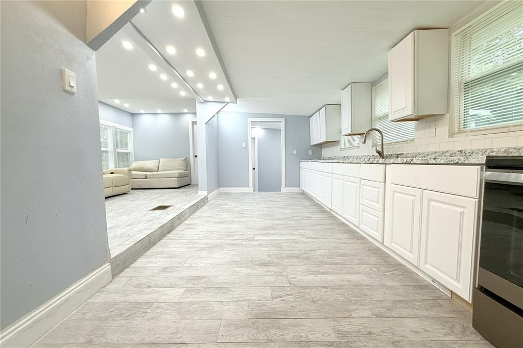 En Venta: $250,000 (4 camas, 2 baños, 1108 Pies cuadrados)