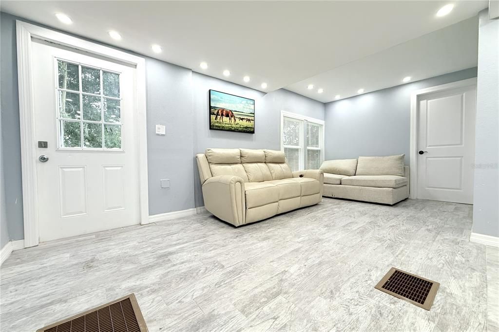 En Venta: $250,000 (4 camas, 2 baños, 1108 Pies cuadrados)