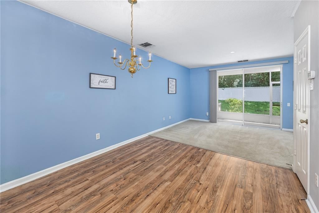 For Sale: $215,000 (2 beds, 2 baths, 1095 Square Feet)