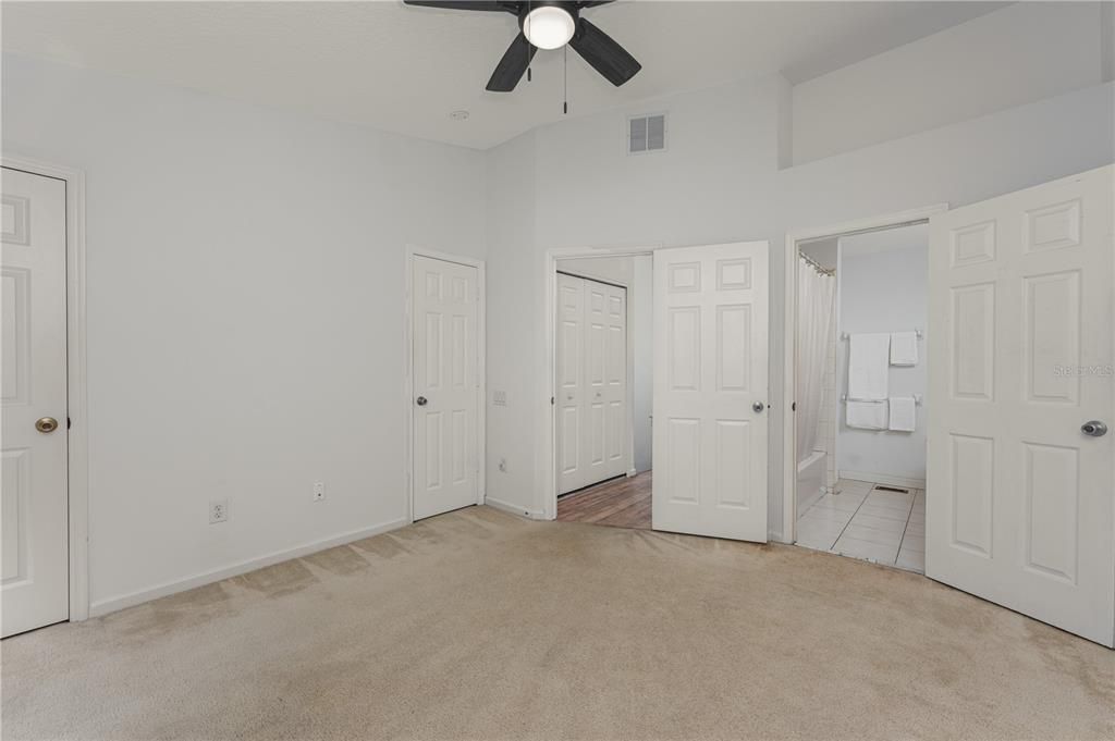 For Sale: $215,000 (2 beds, 2 baths, 1095 Square Feet)