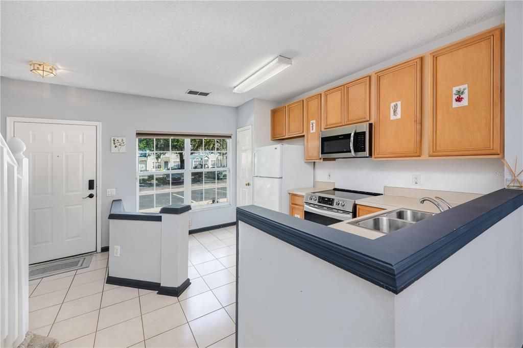 For Sale: $215,000 (2 beds, 2 baths, 1095 Square Feet)