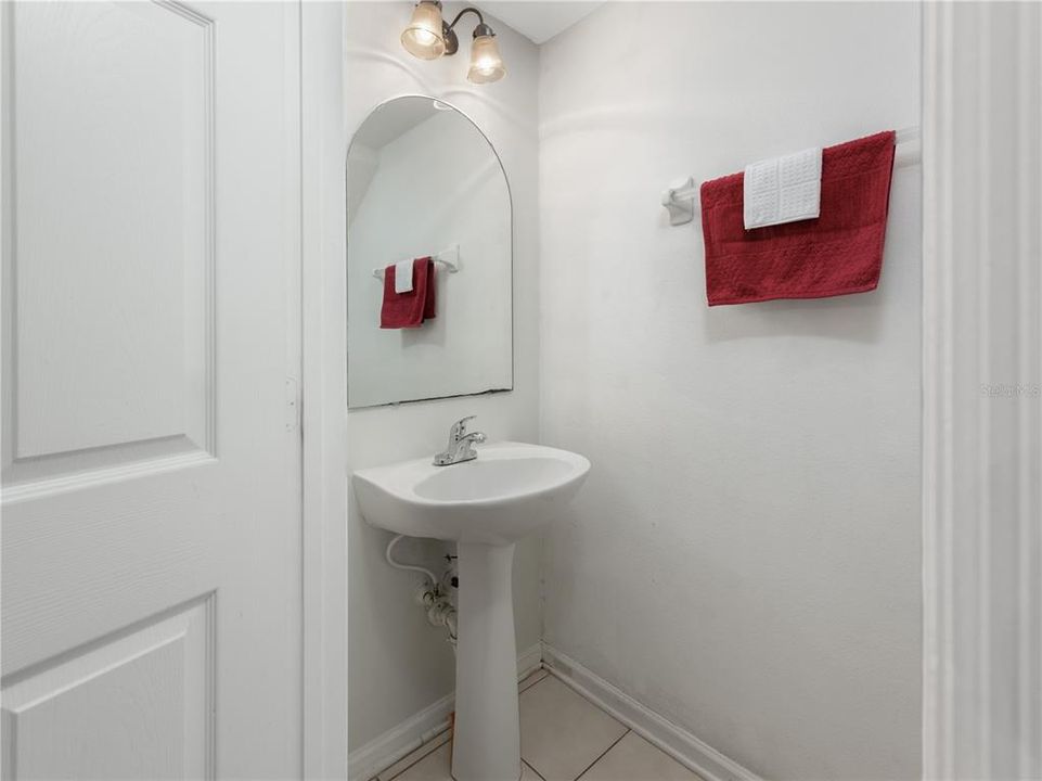 For Sale: $215,000 (2 beds, 2 baths, 1095 Square Feet)