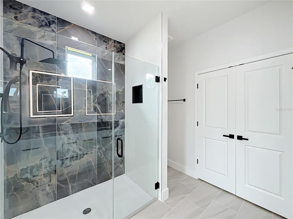 На продажу: $350,000 (4 спален, 3 ванн, 1864 Квадратных фут)