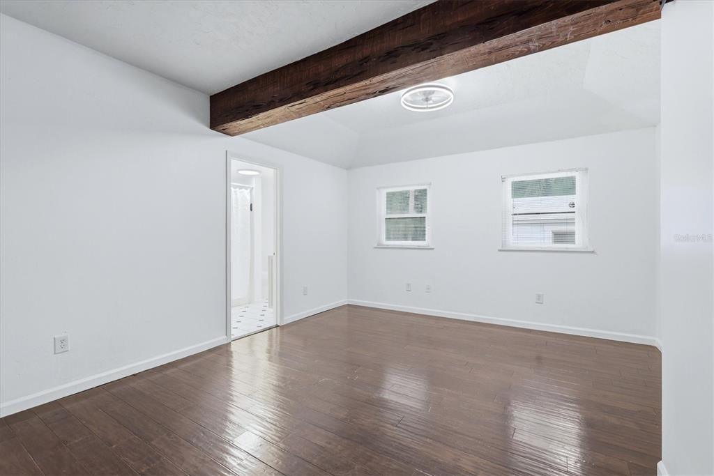 For Sale: $369,000 (2 beds, 2 baths, 1002 Square Feet)