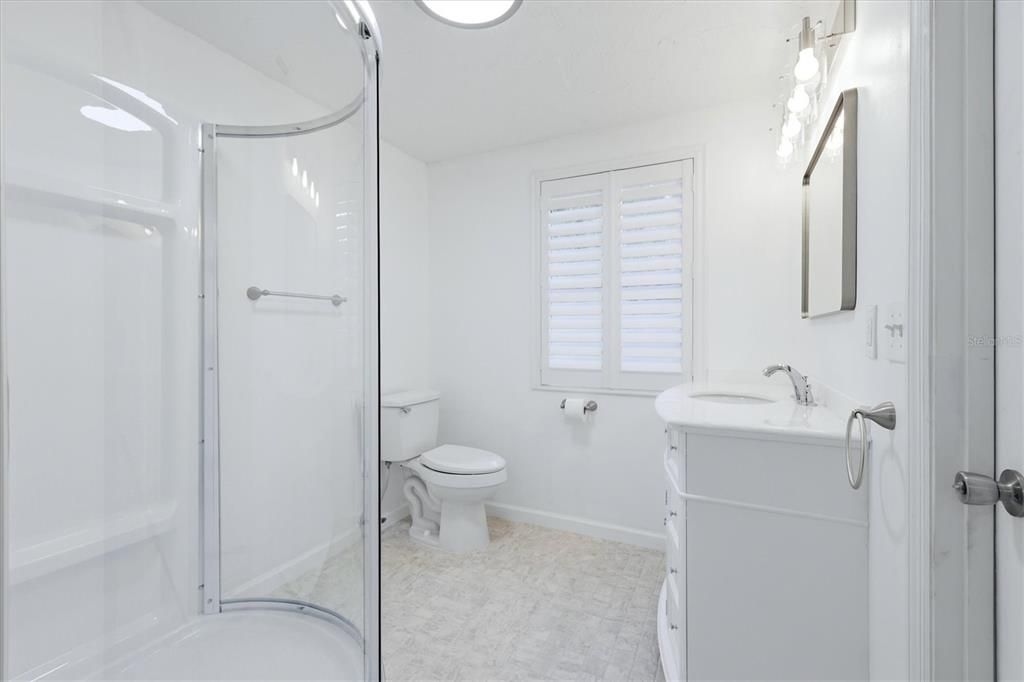 For Sale: $369,000 (2 beds, 2 baths, 1002 Square Feet)