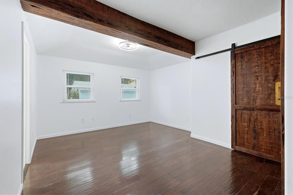For Sale: $369,000 (2 beds, 2 baths, 1002 Square Feet)