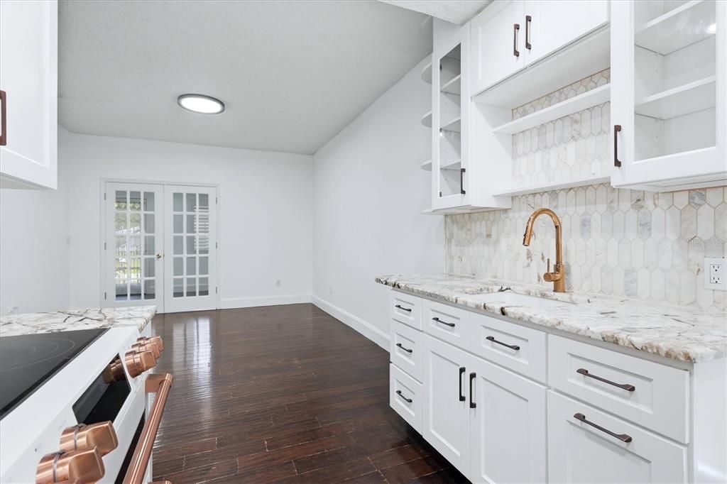 For Sale: $369,000 (2 beds, 2 baths, 1002 Square Feet)