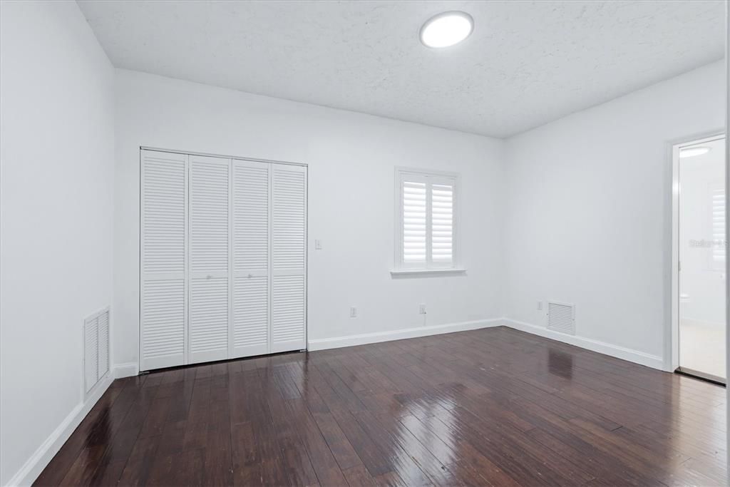For Sale: $369,000 (2 beds, 2 baths, 1002 Square Feet)
