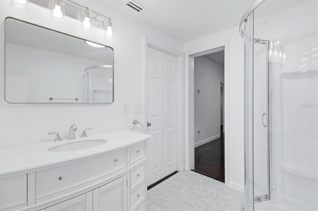 For Sale: $369,000 (2 beds, 2 baths, 1002 Square Feet)