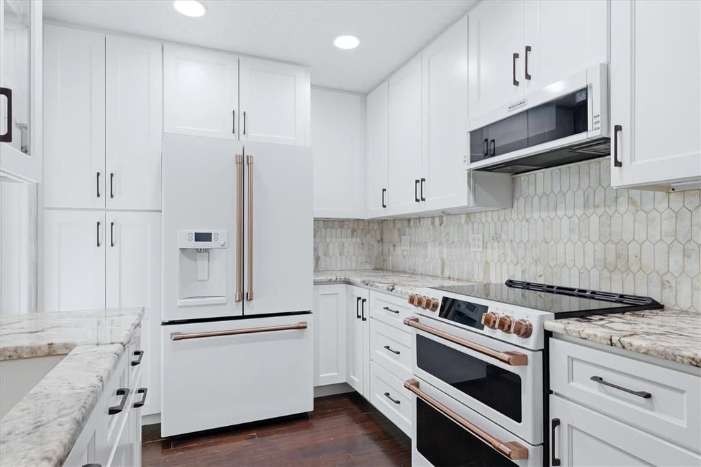 For Sale: $369,000 (2 beds, 2 baths, 1002 Square Feet)