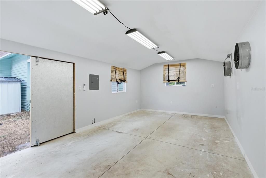 For Sale: $369,000 (2 beds, 2 baths, 1002 Square Feet)