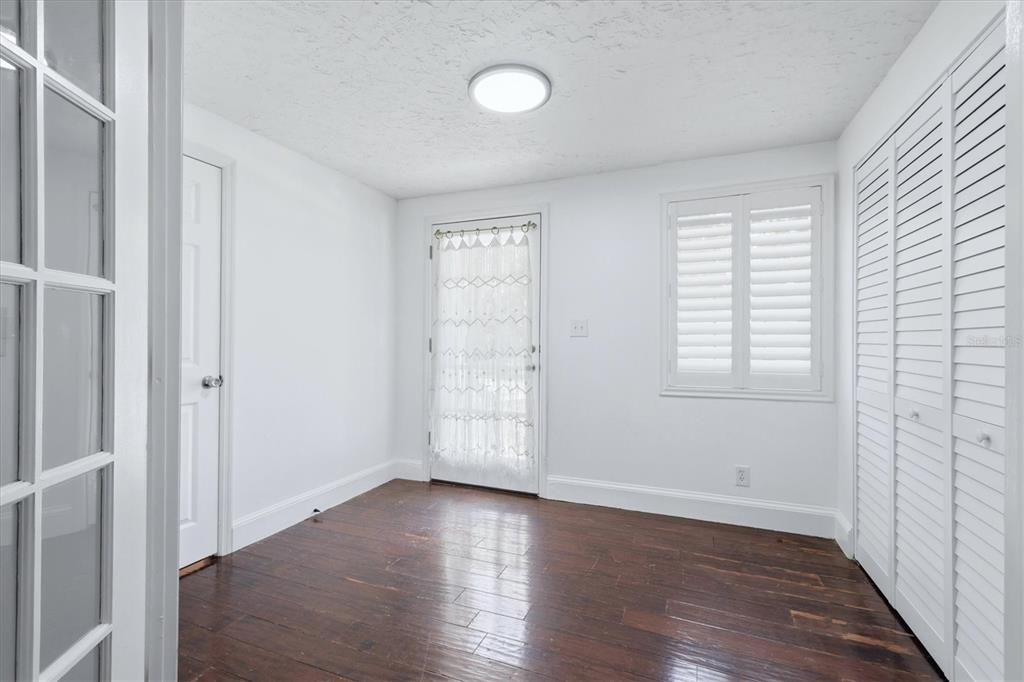 For Sale: $369,000 (2 beds, 2 baths, 1002 Square Feet)