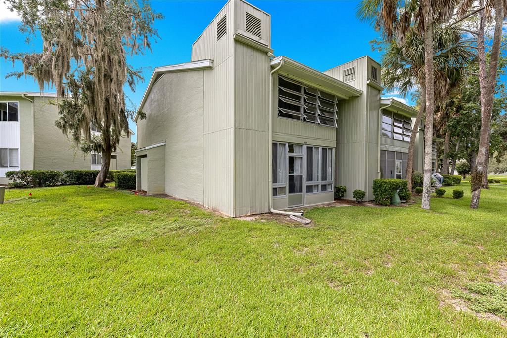 For Sale: $94,900 (1 beds, 1 baths, 764 Square Feet)