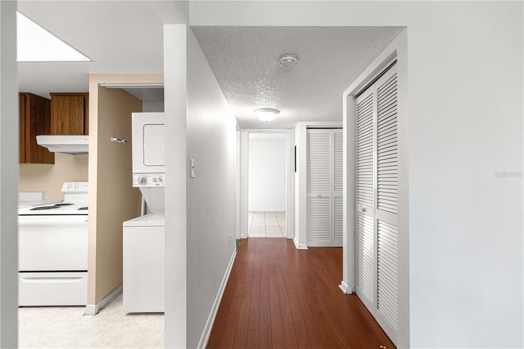 For Sale: $94,900 (1 beds, 1 baths, 764 Square Feet)