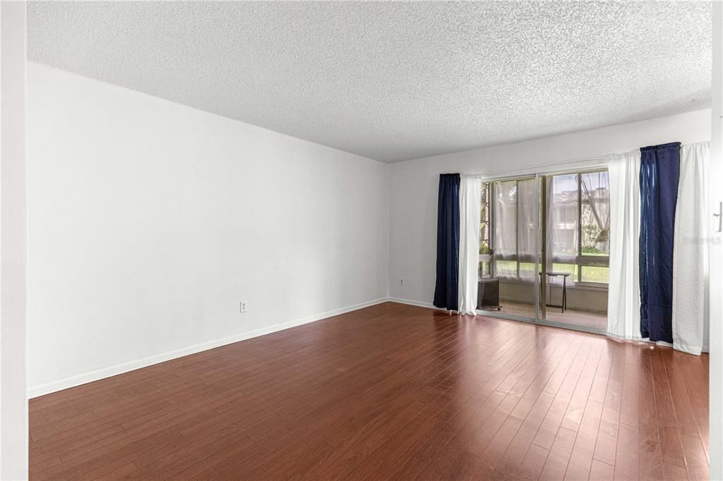 For Sale: $94,900 (1 beds, 1 baths, 764 Square Feet)