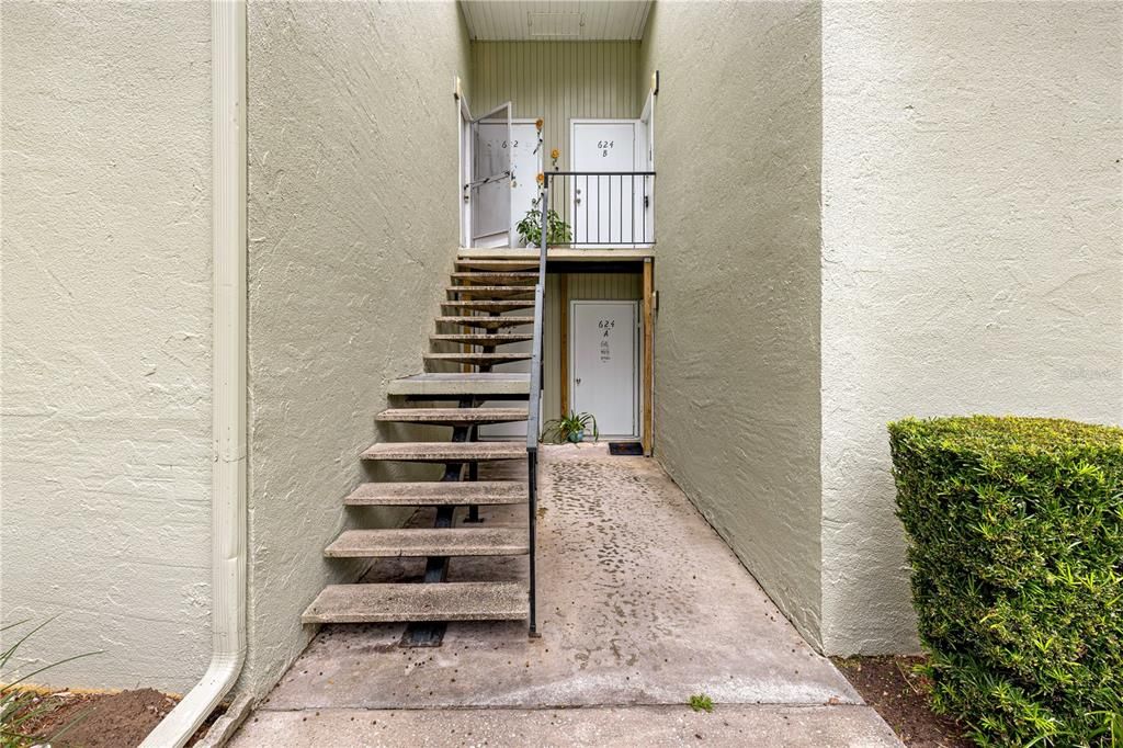 For Sale: $94,900 (1 beds, 1 baths, 764 Square Feet)