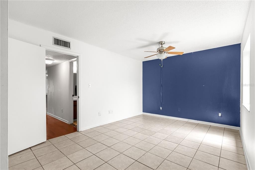 For Sale: $94,900 (1 beds, 1 baths, 764 Square Feet)