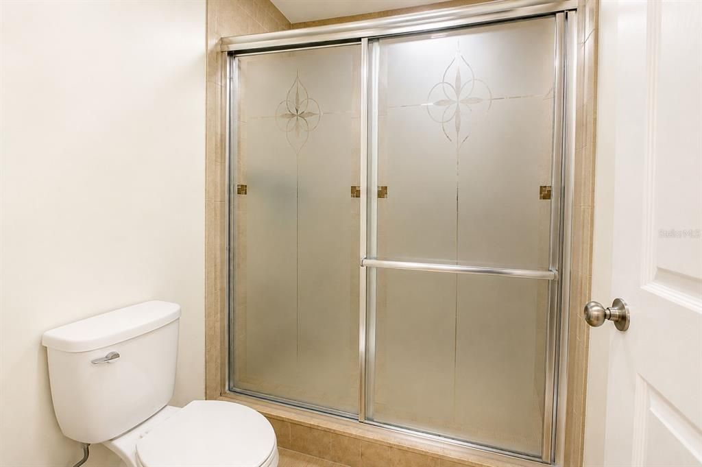For Rent: $1,700 (2 beds, 1 baths, 990 Square Feet)