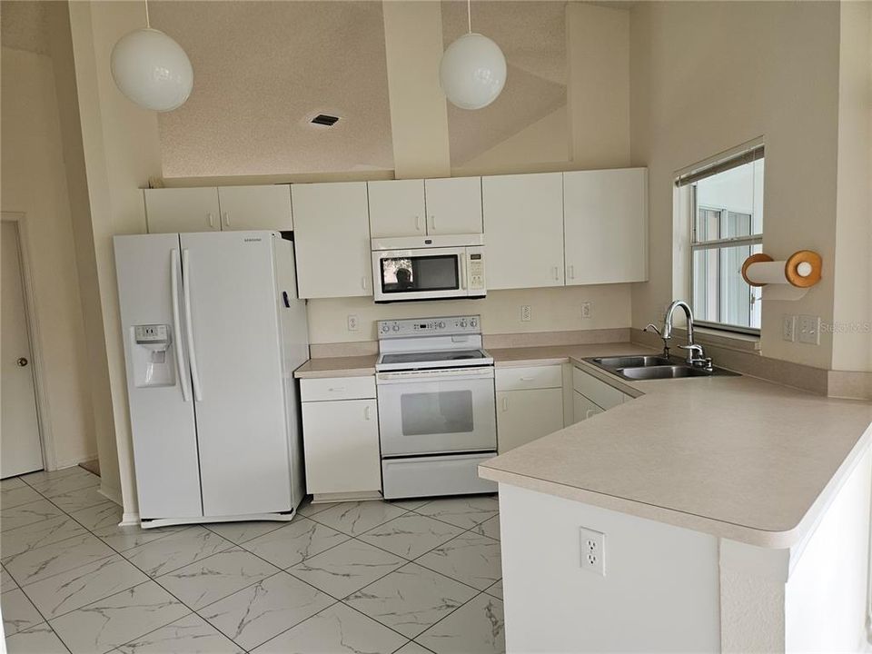 For Sale: $275,000 (2 beds, 2 baths, 1673 Square Feet)