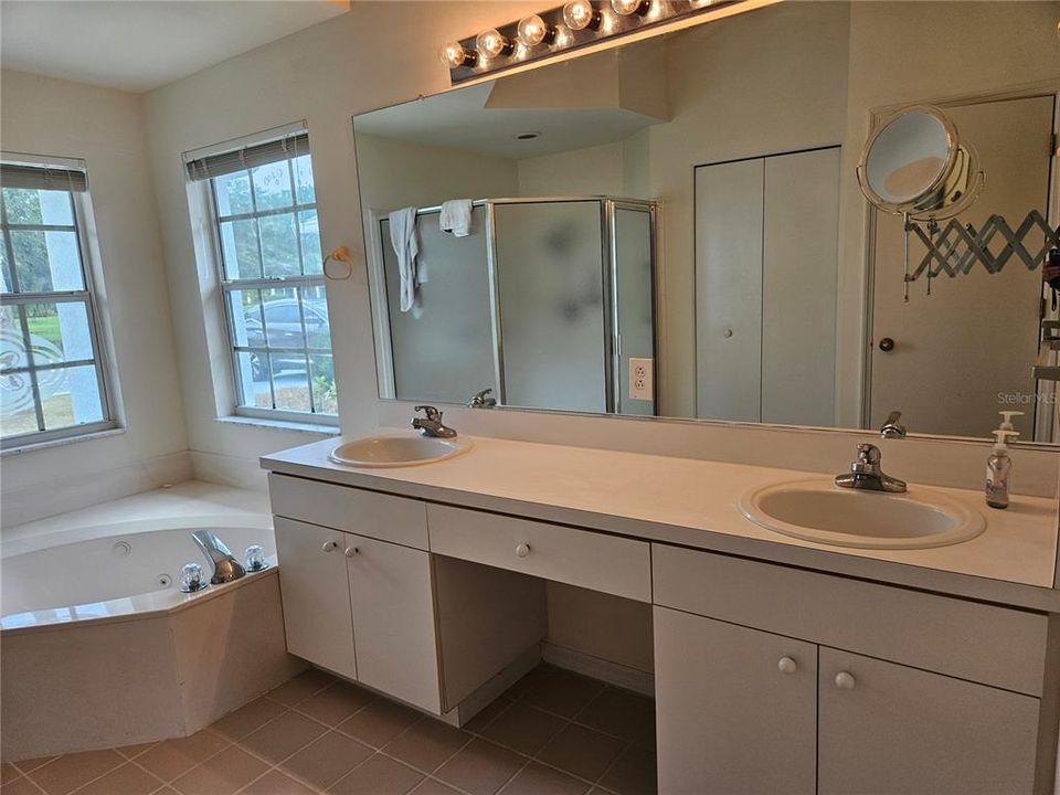 For Sale: $275,000 (2 beds, 2 baths, 1673 Square Feet)