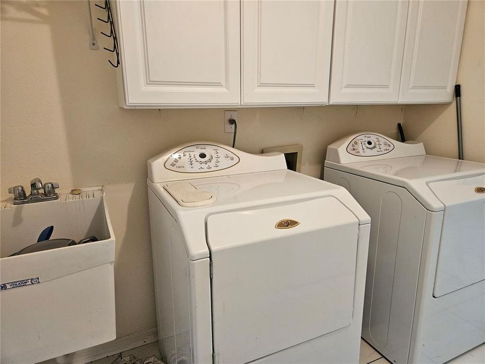For Sale: $275,000 (2 beds, 2 baths, 1673 Square Feet)