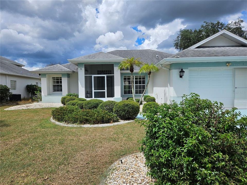 For Sale: $275,000 (2 beds, 2 baths, 1673 Square Feet)