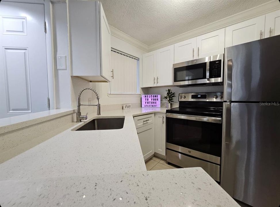 For Rent: $1,200 (1 beds, 1 baths, 526 Square Feet)