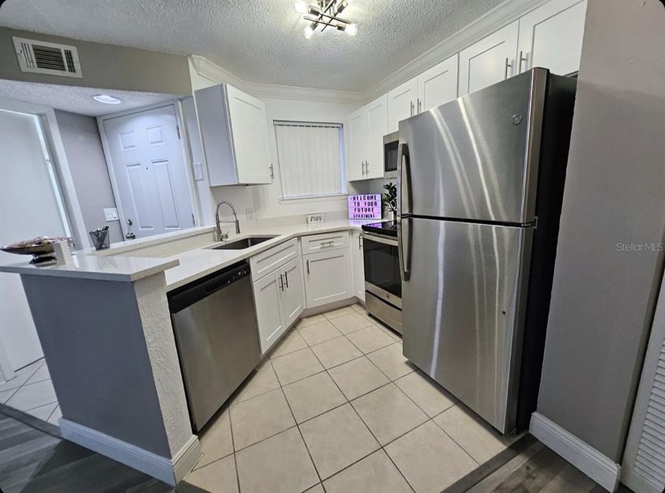 For Rent: $1,200 (1 beds, 1 baths, 526 Square Feet)