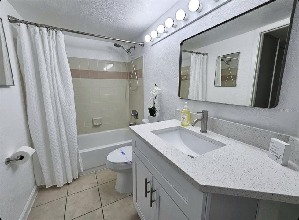 For Rent: $1,200 (1 beds, 1 baths, 526 Square Feet)