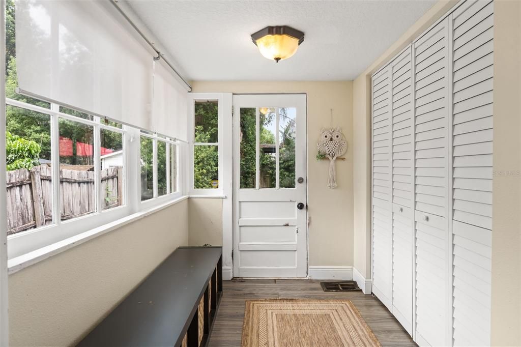 For Sale: $430,000 (2 beds, 1 baths, 1040 Square Feet)