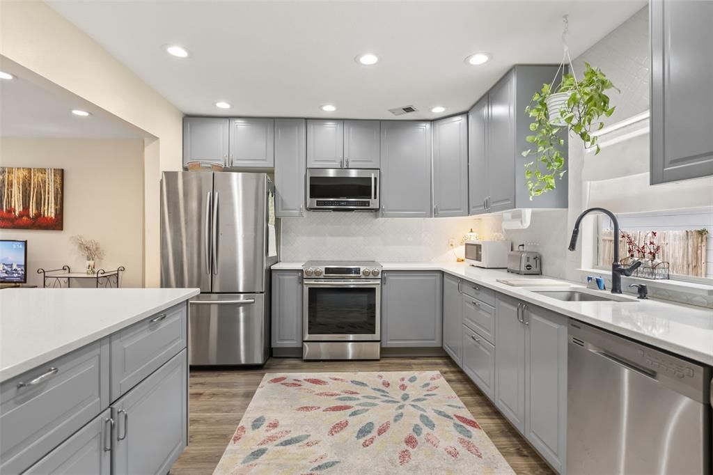 For Sale: $430,000 (2 beds, 1 baths, 1040 Square Feet)