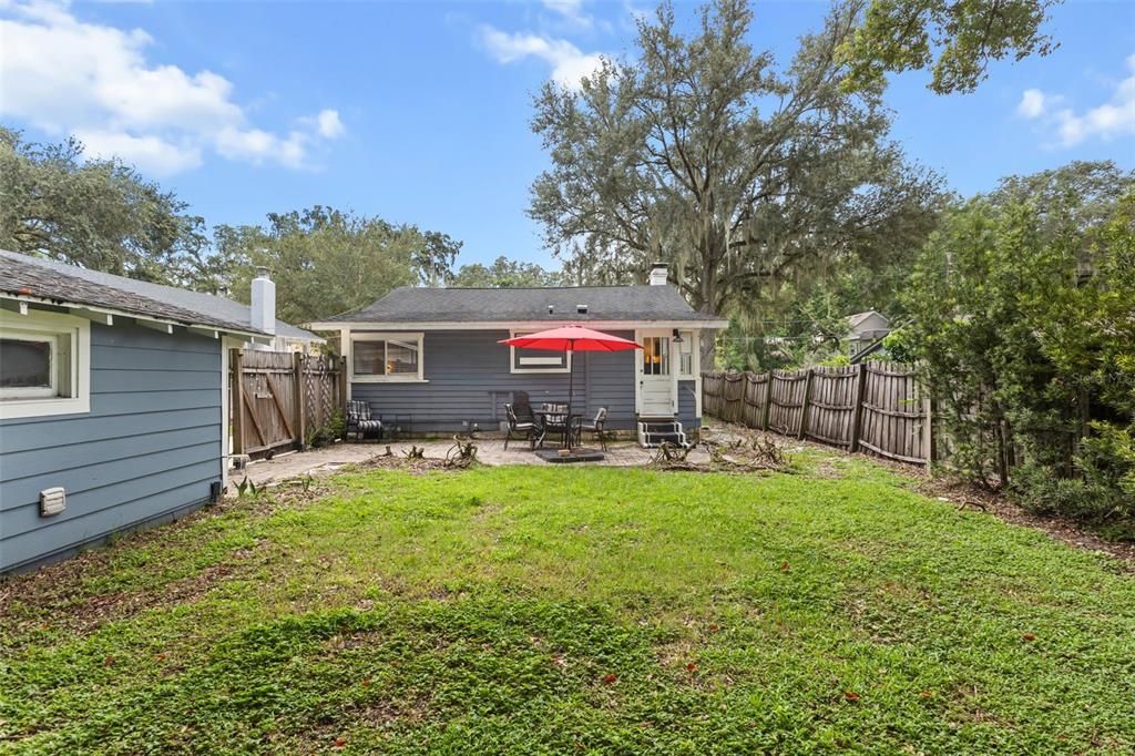 For Sale: $430,000 (2 beds, 1 baths, 1040 Square Feet)