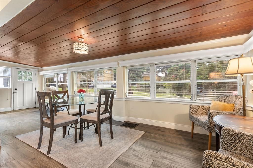 For Sale: $430,000 (2 beds, 1 baths, 1040 Square Feet)