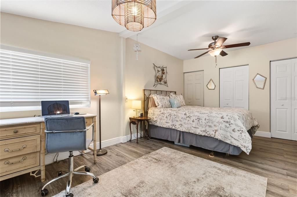 For Sale: $430,000 (2 beds, 1 baths, 1040 Square Feet)