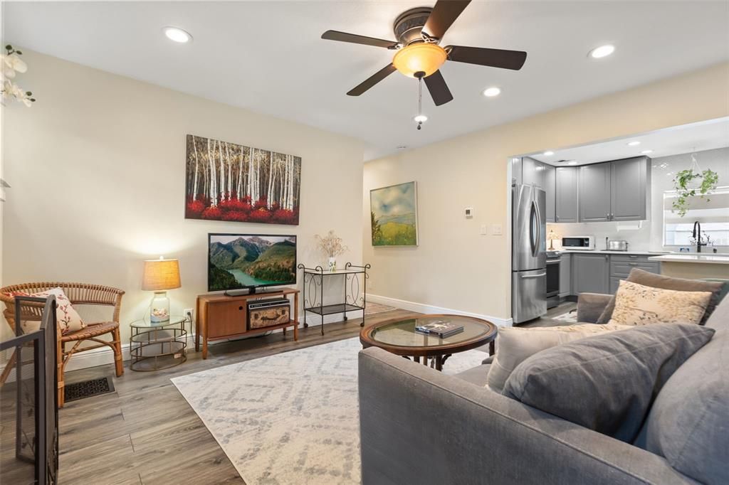 For Sale: $430,000 (2 beds, 1 baths, 1040 Square Feet)