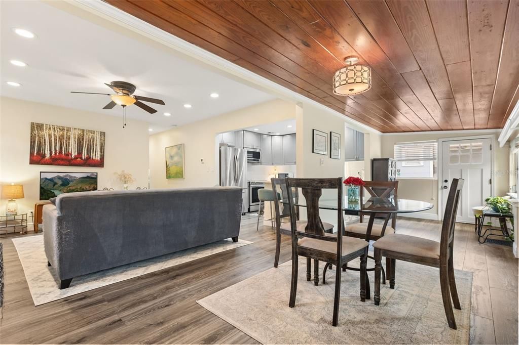 For Sale: $430,000 (2 beds, 1 baths, 1040 Square Feet)
