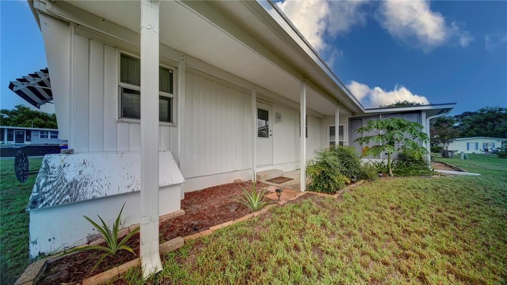 For Sale: $117,000 (2 beds, 2 baths, 854 Square Feet)