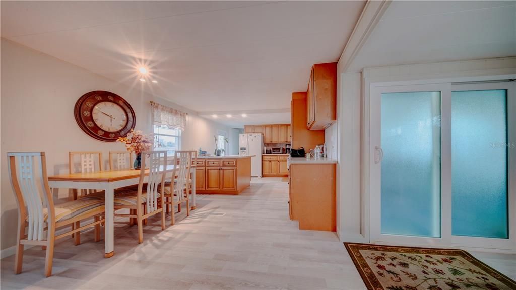 For Sale: $117,000 (2 beds, 2 baths, 854 Square Feet)