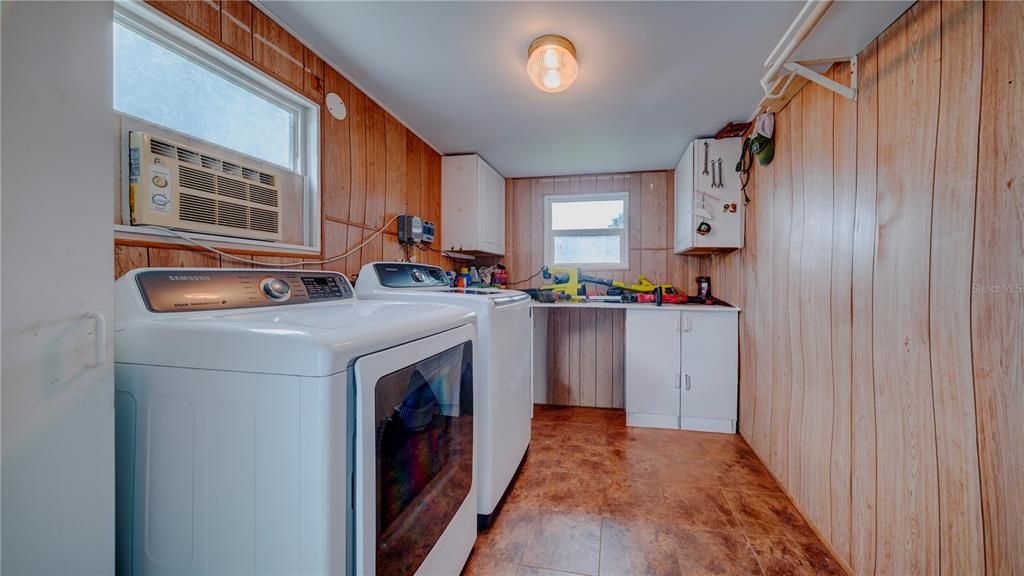 For Sale: $117,000 (2 beds, 2 baths, 854 Square Feet)