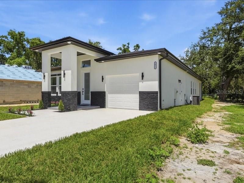 For Sale: $405,000 (4 beds, 2 baths, 2000 Square Feet)