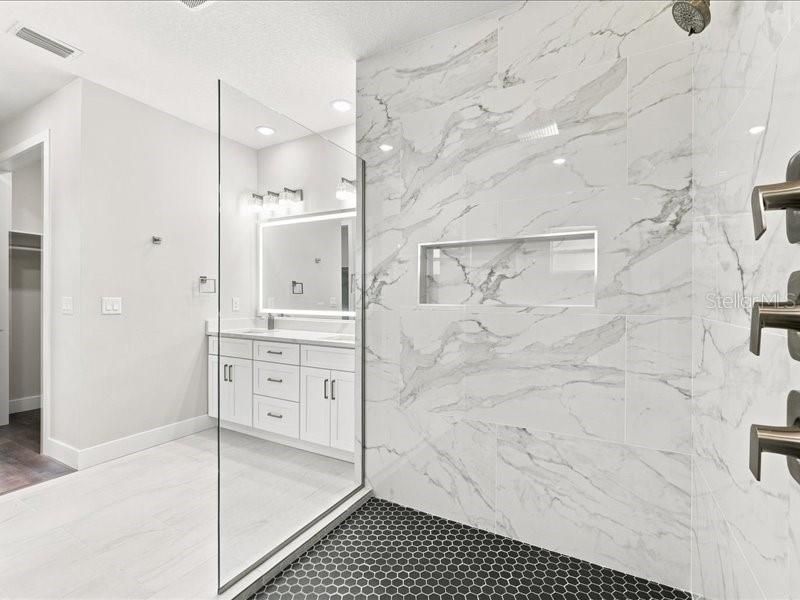 For Sale: $405,000 (4 beds, 2 baths, 2000 Square Feet)