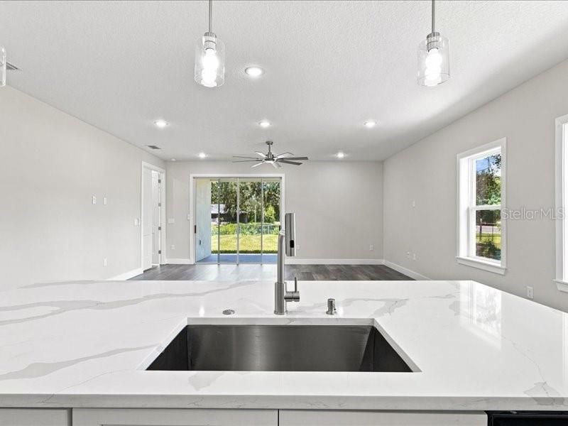 For Sale: $405,000 (4 beds, 2 baths, 2000 Square Feet)