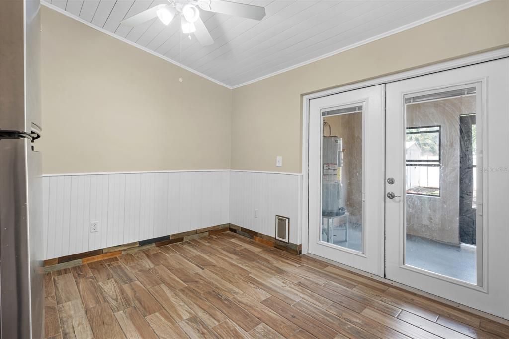 На продажу: $254,900 (3 спален, 1 ванн, 1023 Квадратных фут)