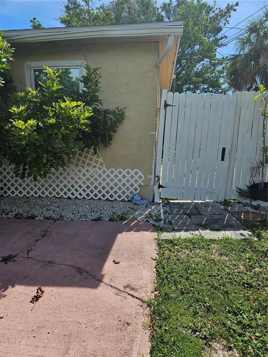 待售: $280,000 (3 贝兹, 12 浴室, 864 平方英尺)