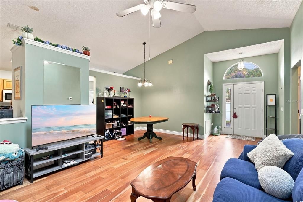 For Sale: $405,000 (3 beds, 2 baths, 1601 Square Feet)